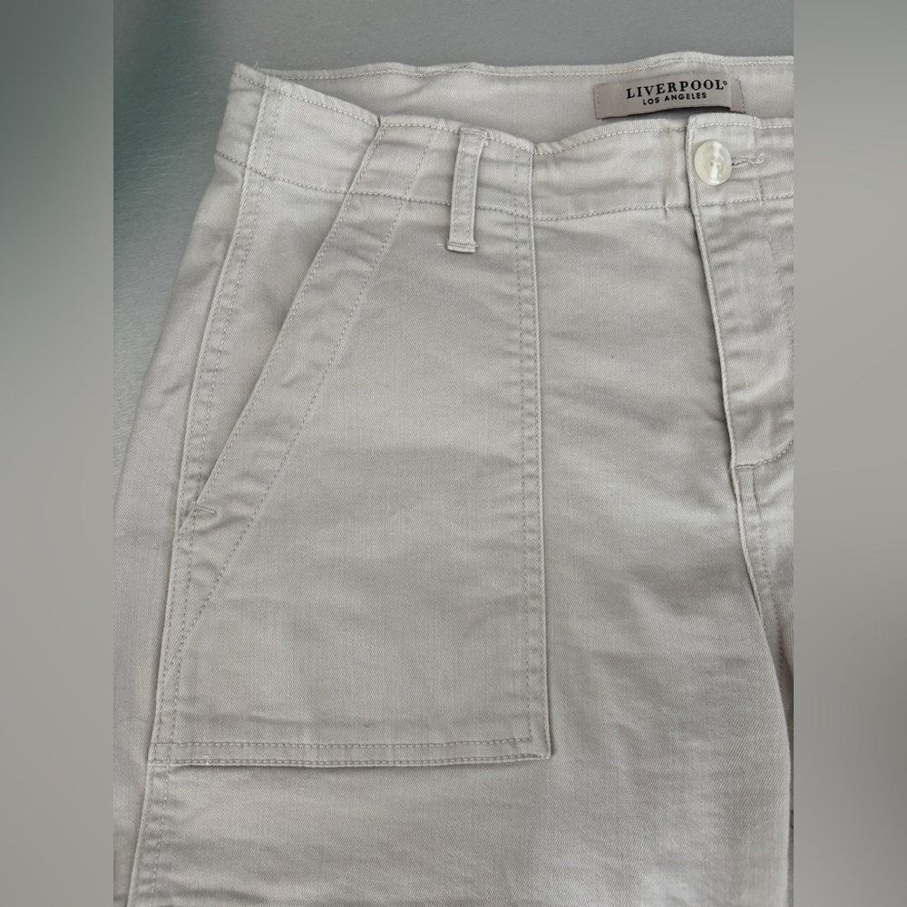 Liverpool  light beige cargo shorts  29 /8 - Picture 3 of 8